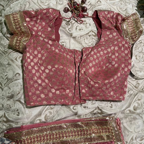 Pink Saree - Picture 2 of 3